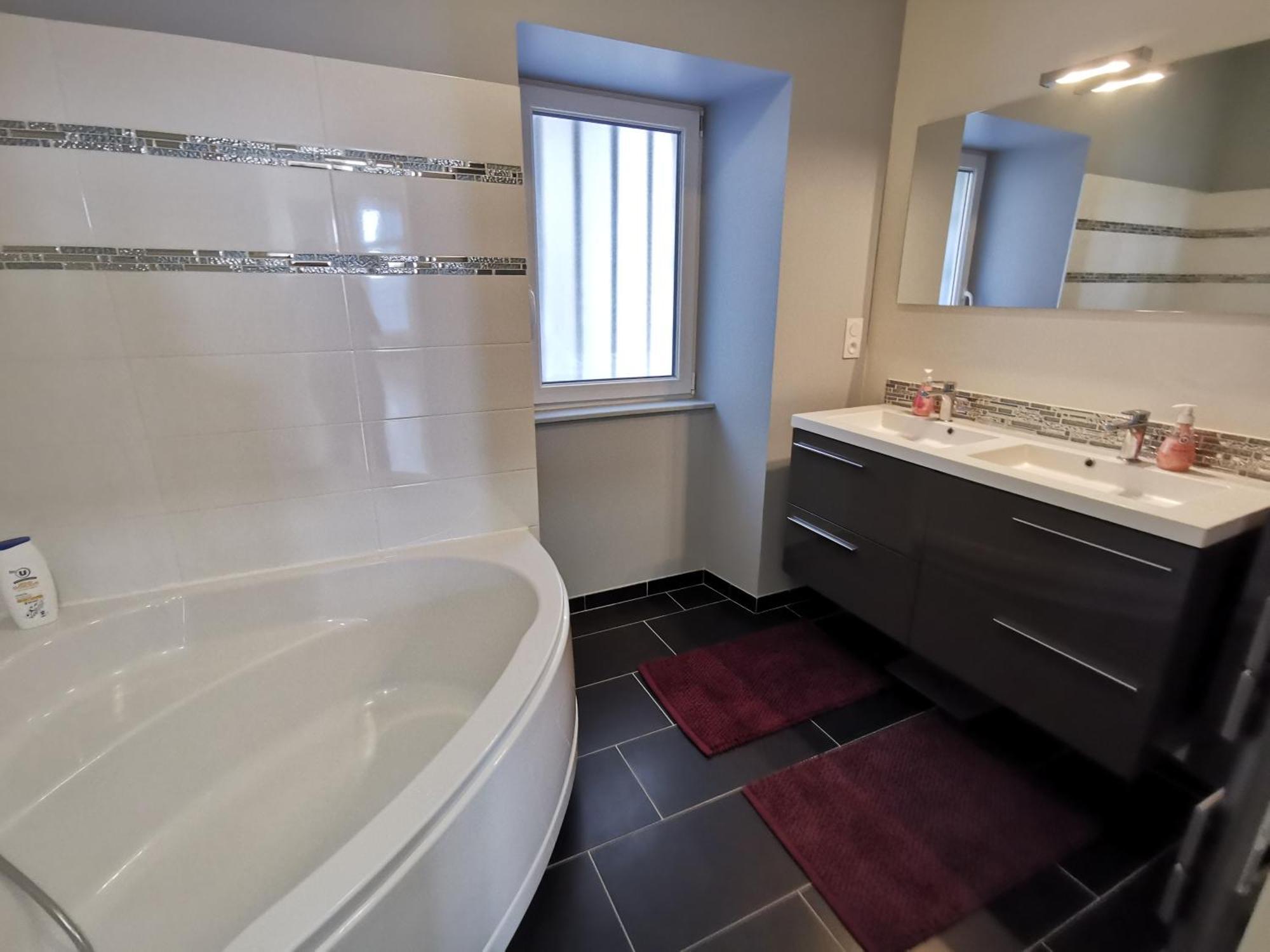 Appartement 3 Chambres Au Coeur Du Jura, Ideal Famille Salins-les-Bains Luaran gambar
