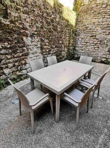 Appartement 3 Chambres Au Coeur Du Jura, Ideal Famille Salins-les-Bains Luaran gambar
